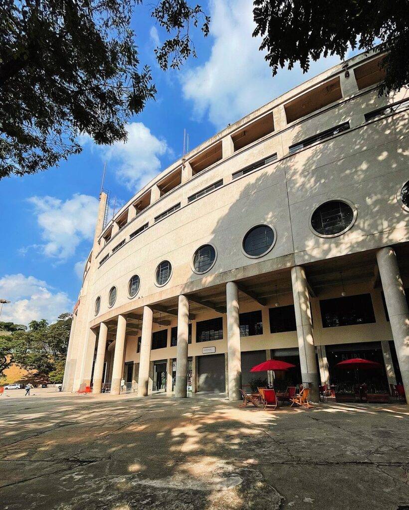 Foto da fachada do Museu do Futebol - passeio em São Paulo